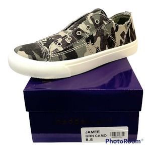 Madden Girl Women’s Jamee Slip On Cotton Green  Camo Sneaker Size 8.5 New!